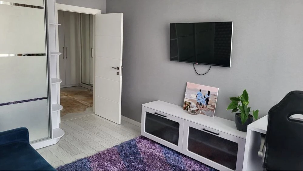Продам 3 к кв вул. Драгоманова 10, в ЖК є генератор! Гарний
