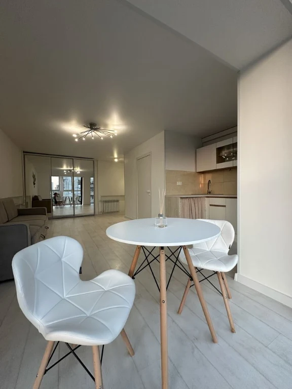 Продам 1-кімнатну квартиру-студію 35 м² з ремонтом та панора