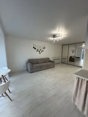 Продам 1-кімнатну квартиру-студію 35 м² з ремонтом та панора