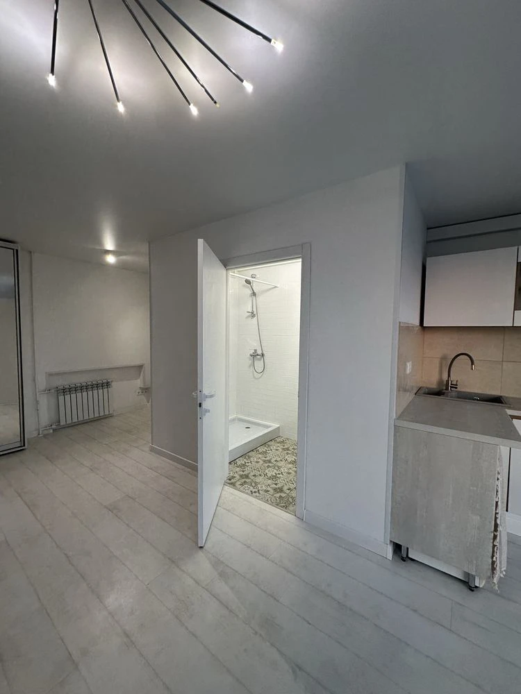 Продам 1-кімнатну квартиру-студію 35 м² з ремонтом та панора
