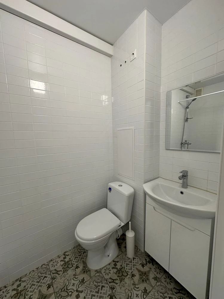 Продам 1-кімнатну квартиру-студію 35 м² з ремонтом та панора
