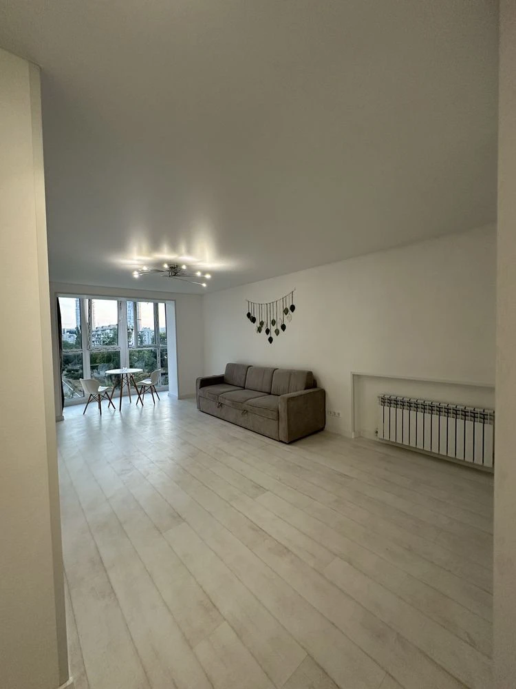 Продам 1-кімнатну квартиру-студію 35 м² з ремонтом та панора