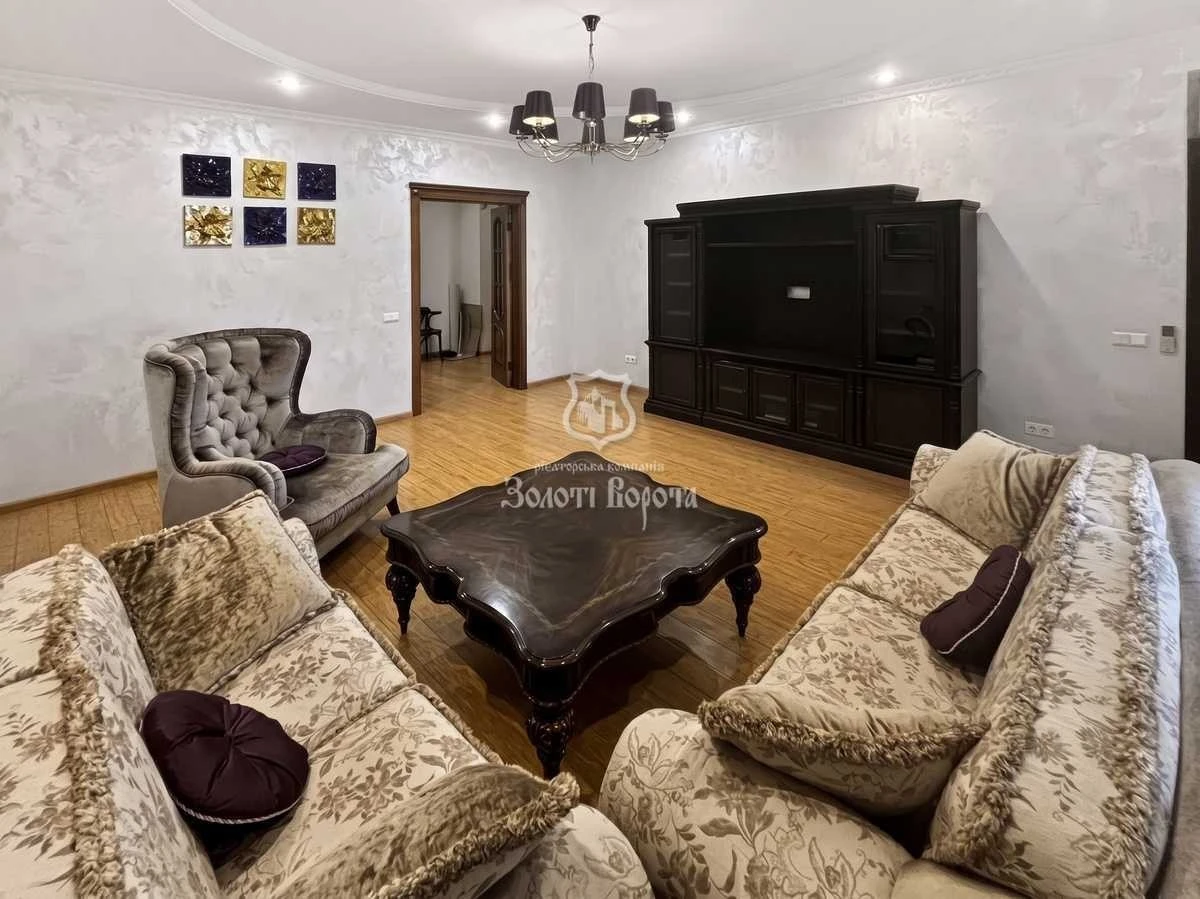 Продаж 3-кімнатної квартири 136 м², Вишгородська вул., 45/2