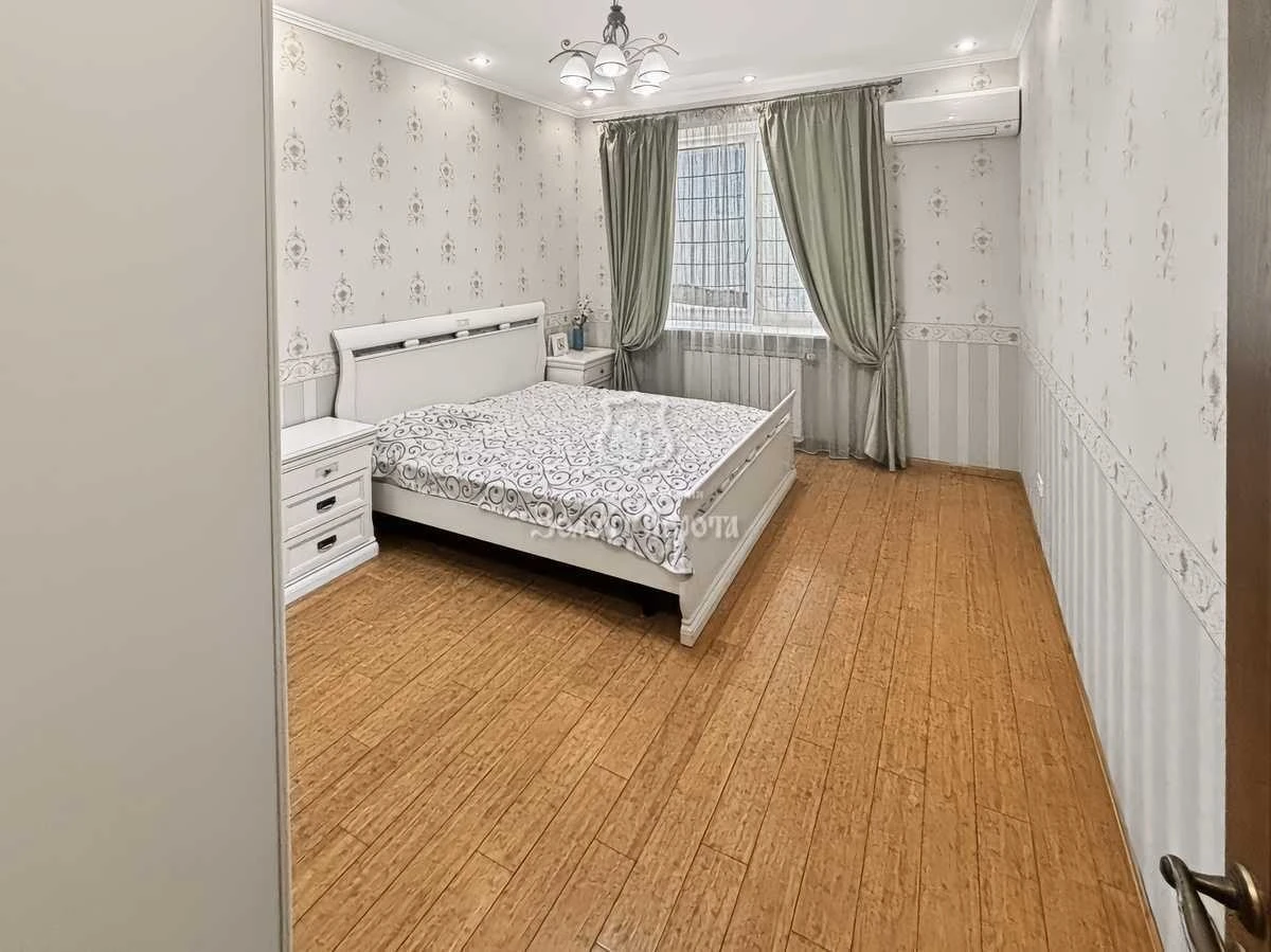 Продаж 3-кімнатної квартири 136 м², Вишгородська вул., 45/2