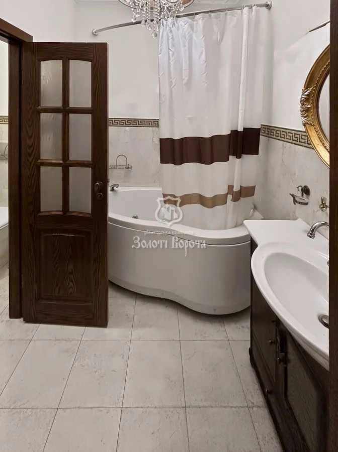 Продаж 3-кімнатної квартири 136 м², Вишгородська вул., 45/2