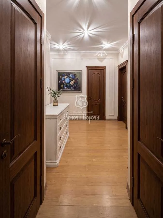 Продаж 3-кімнатної квартири 136 м², Вишгородська вул., 45/2