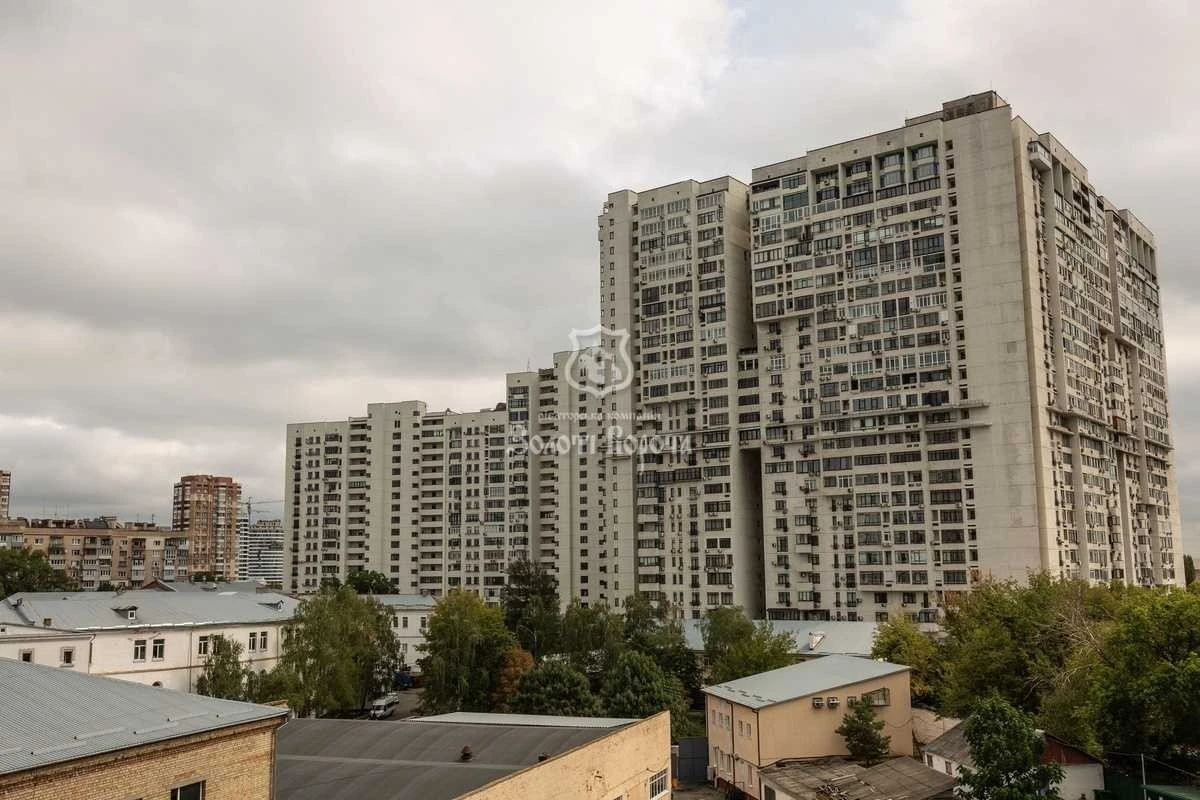 Продаж 1-кімнатної квартири 36 м², Євгена Коновальця вул., 3
