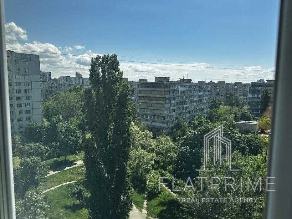 Продаж 3к квартири з новим ремонтом на просп. Оболонський