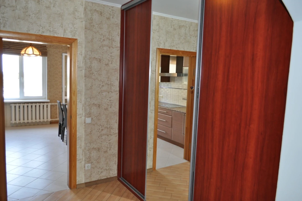 Продаж трикімнатної квартири  Гонгазде 18ж, євроремонт, БЕЗ