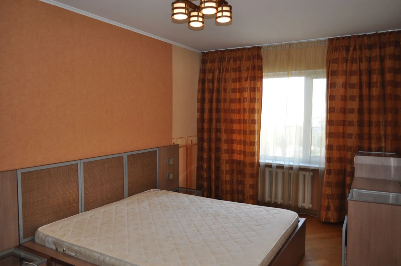 Продаж трикімнатної квартири  Гонгазде 18ж, євроремонт, БЕЗ
