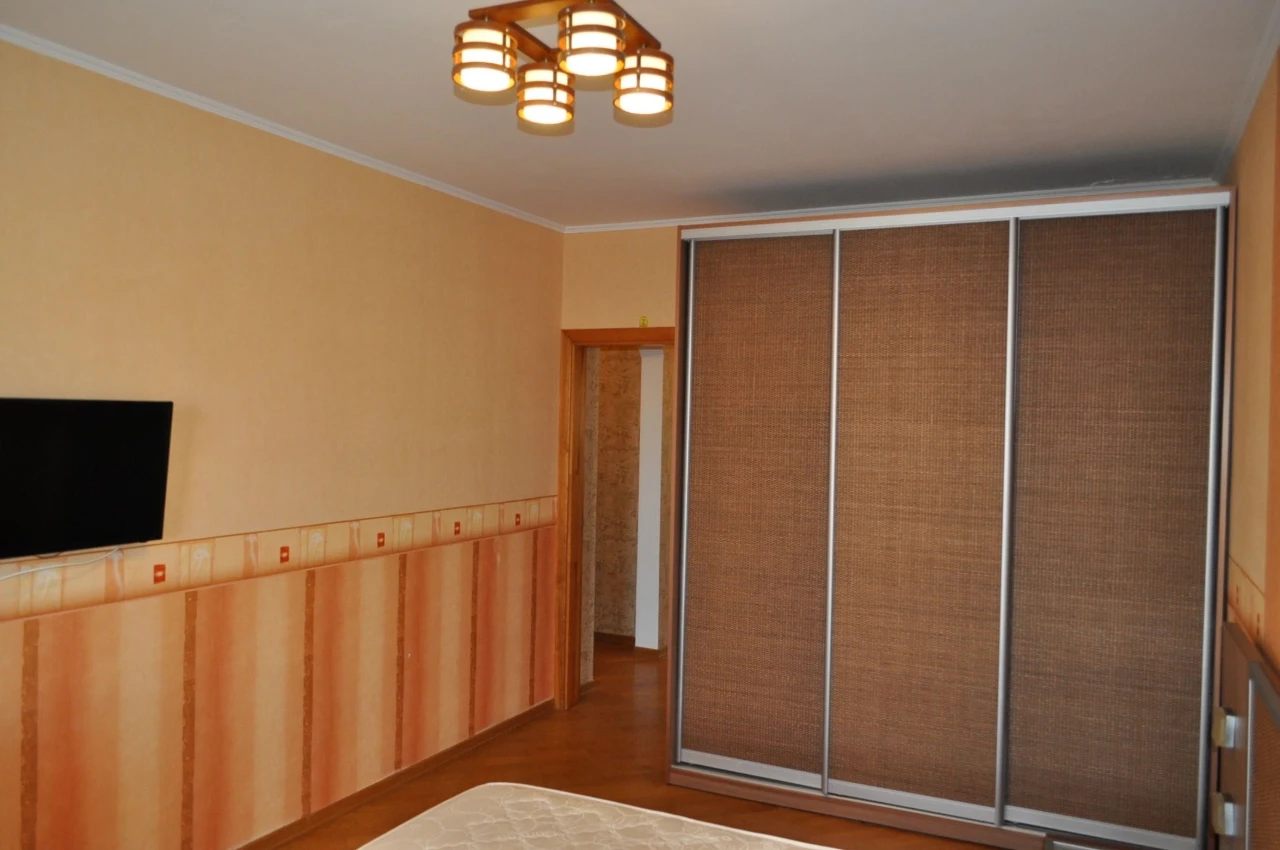 Продаж трикімнатної квартири  Гонгазде 18ж, євроремонт, БЕЗ