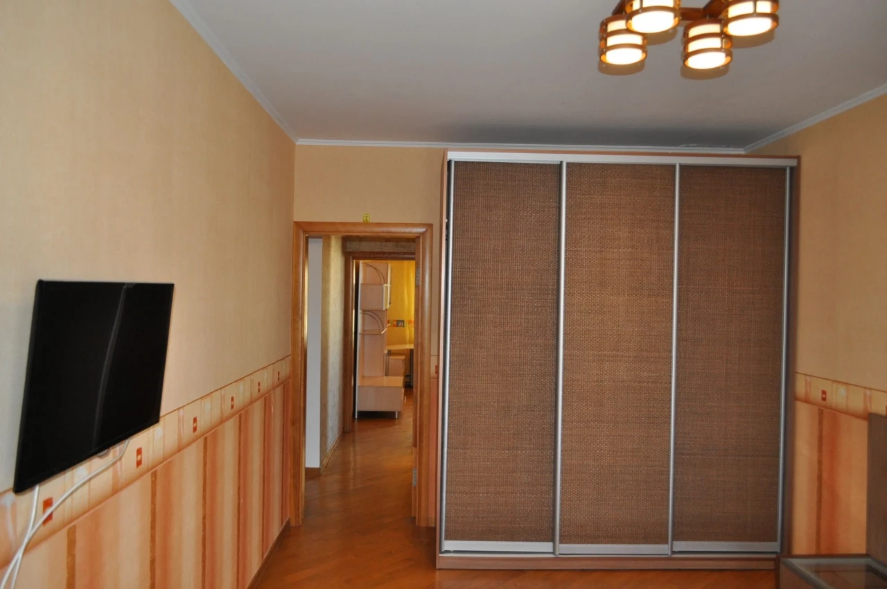 Продаж трикімнатної квартири  Гонгазде 18ж, євроремонт, БЕЗ