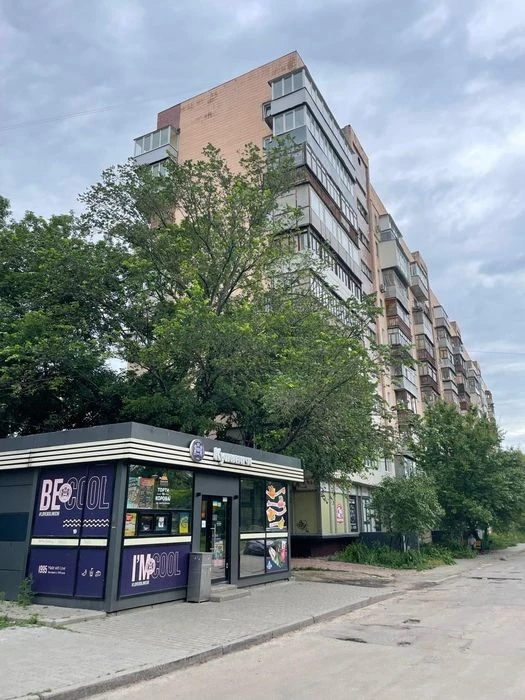 Sportivnaya. Two-room apartment for sale.