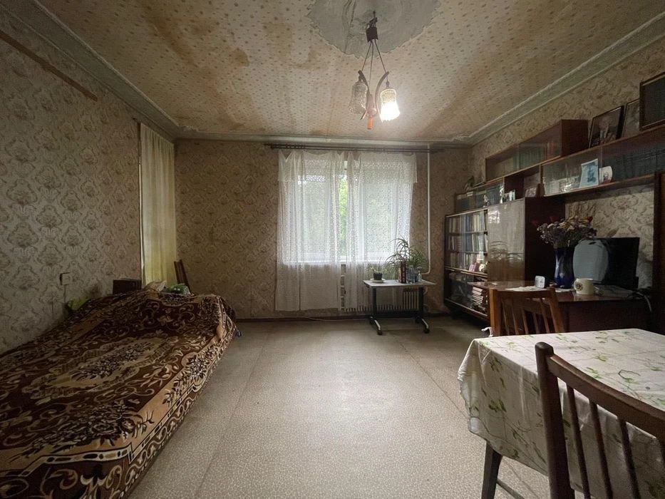 Sportivnaya. Two-room apartment for sale.