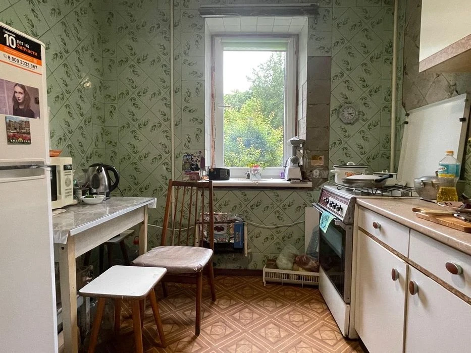 Sportivnaya. Two-room apartment for sale.