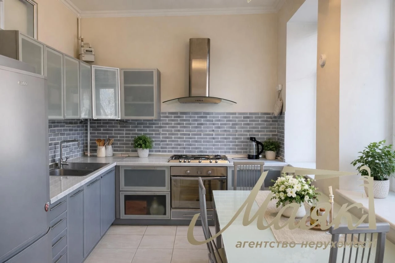 Продаж 3-кімнатної квартири 98 м², вул. Ярославів Вал, 19, Ш