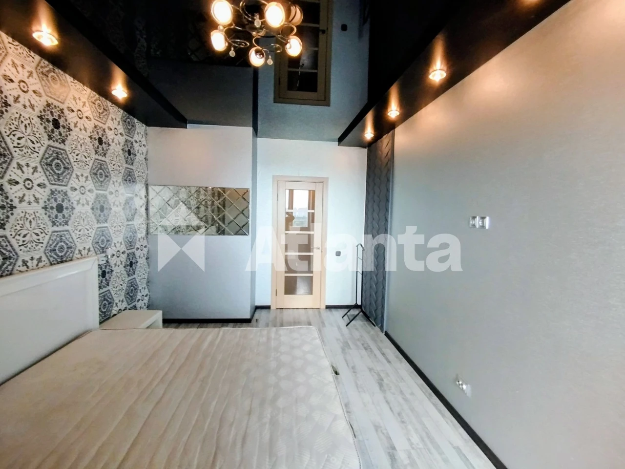 1 кімн.кв.53м2.;поверх 19/25. Метро"Теремки". Держ.програми.