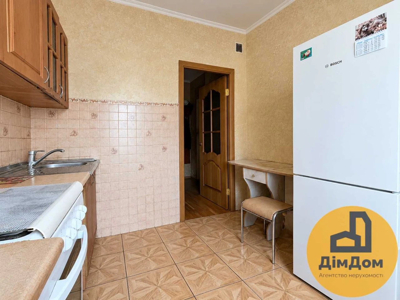 Продаж міцної трикімнатної на Позняках, просп. Миколи Бажана