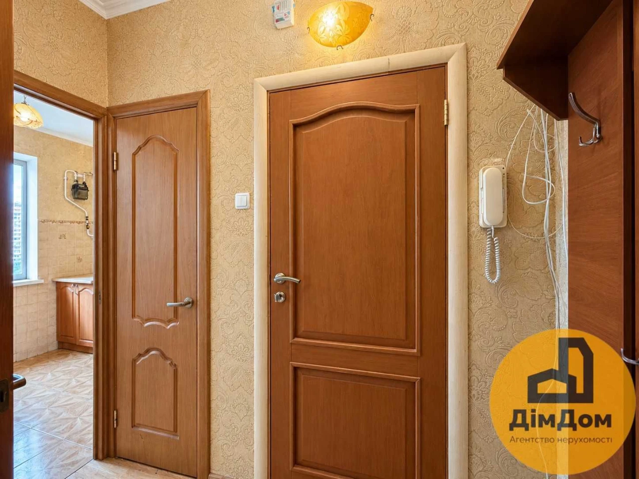 Продаж міцної трикімнатної на Позняках, просп. Миколи Бажана