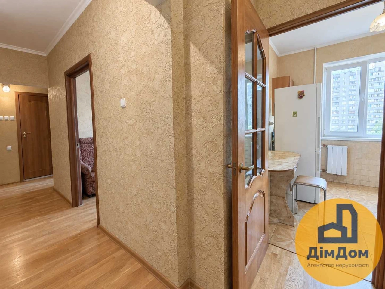 Продаж міцної трикімнатної на Позняках, просп. Миколи Бажана