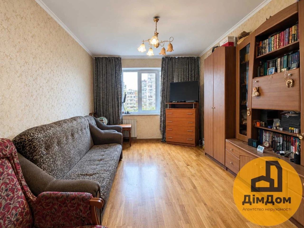 Продаж міцної трикімнатної на Позняках, просп. Миколи Бажана
