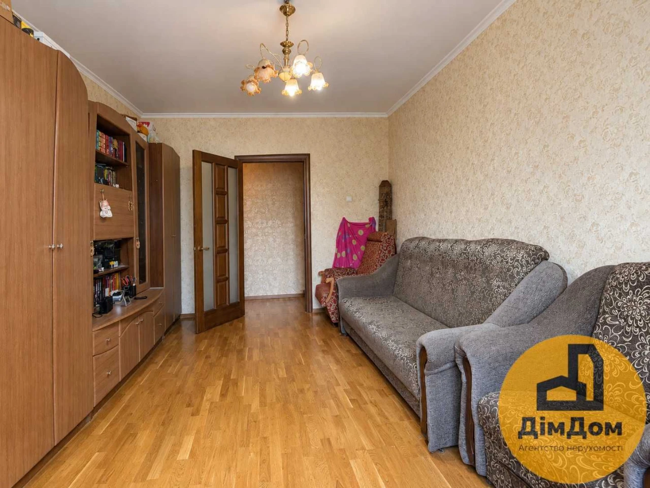 Продаж міцної трикімнатної на Позняках, просп. Миколи Бажана