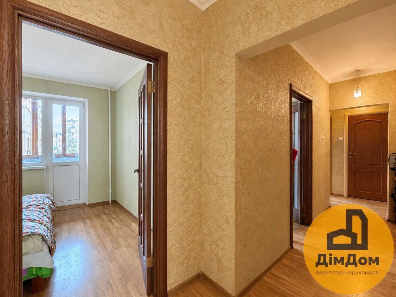 Продаж міцної трикімнатної на Позняках, просп. Миколи Бажана