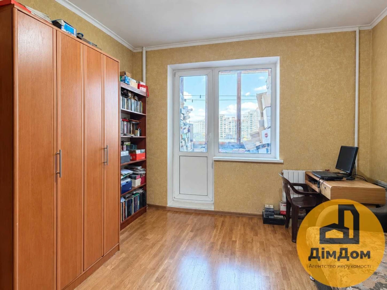 Продаж міцної трикімнатної на Позняках, просп. Миколи Бажана