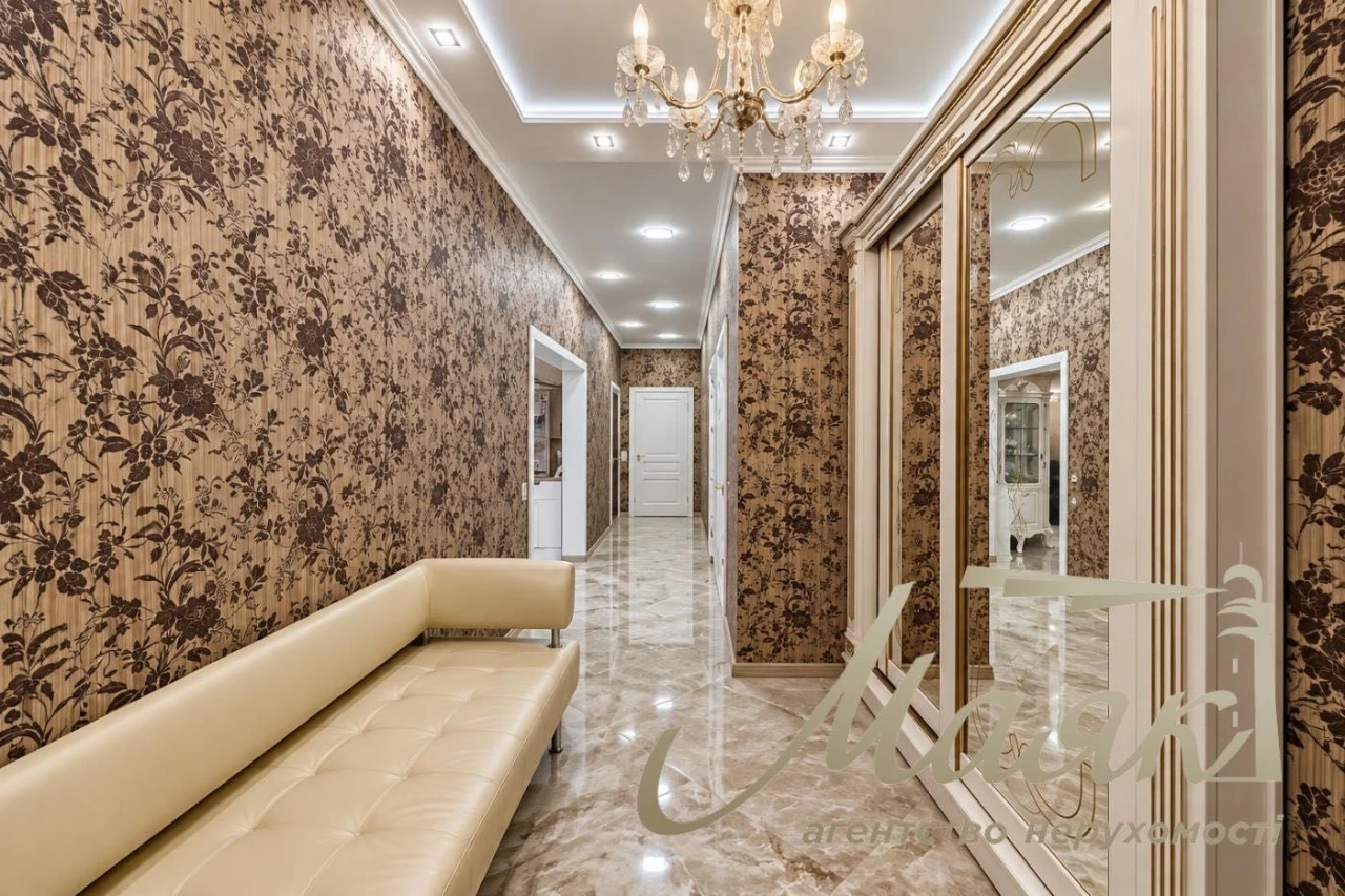 Продаж 4-кімнатної квартири 118,6 м² у ЖК Подол Град, вул. Д