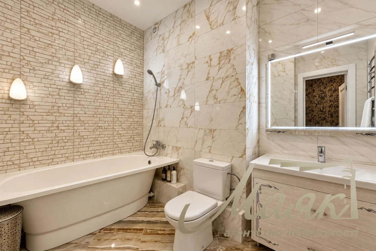 Продаж 4-кімнатної квартири 118,6 м² у ЖК Подол Град, вул. Д