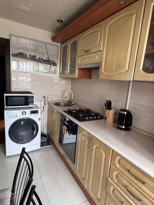Продам 2к квартиру Лівобережний-3