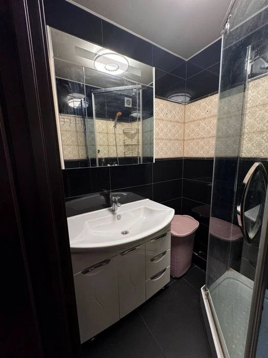 Продам 2к квартиру Лівобережний-3