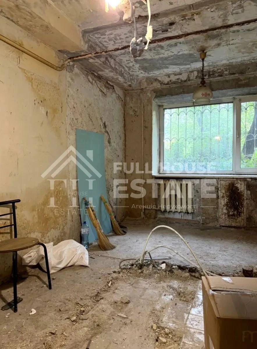 Продам квартиру без ремонту на Чернігівській. Метро 15 хв пі