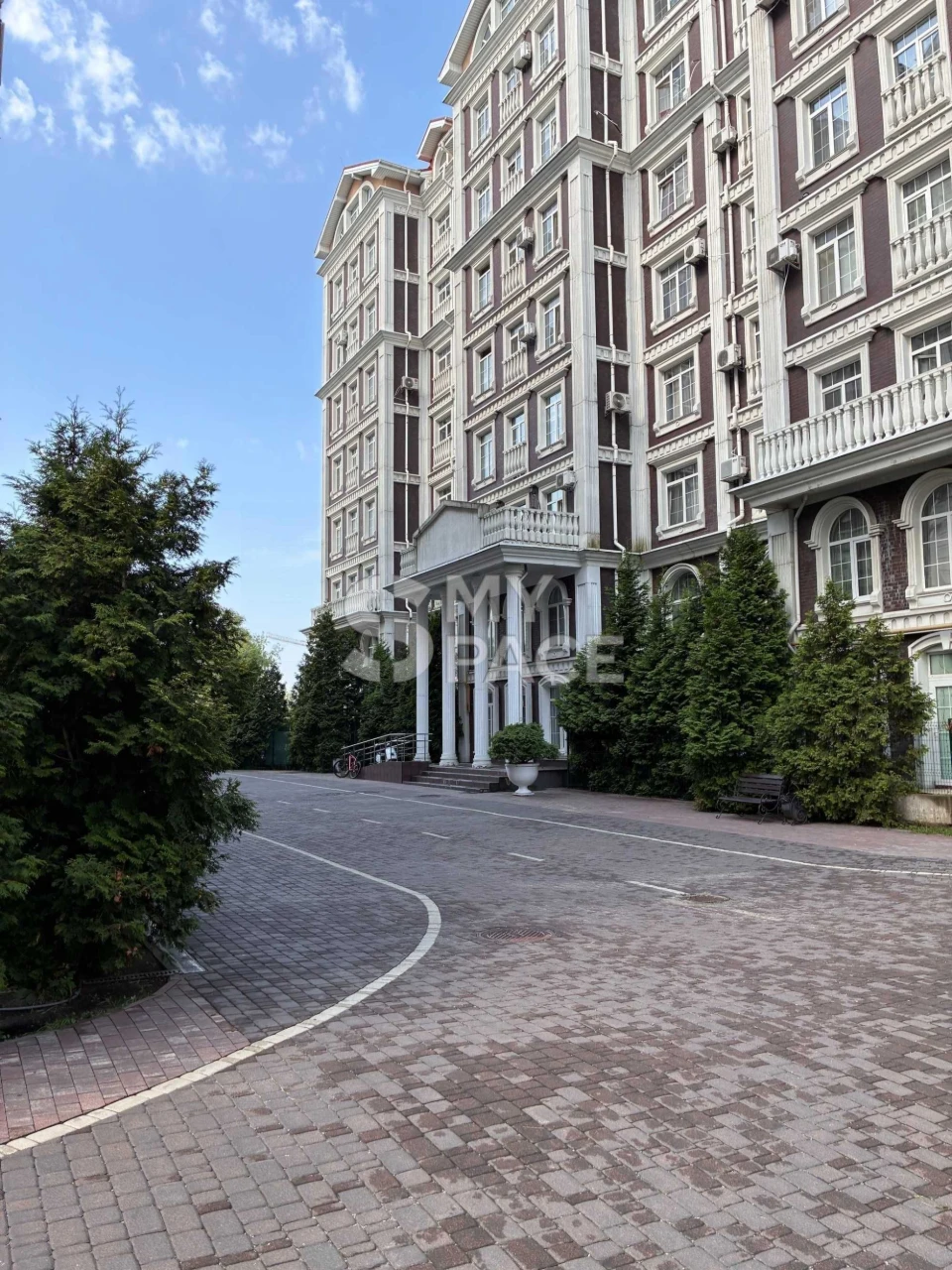 82 м,3 к,ЖК Британський квартал, вул. Дмитра Луценка, 12
