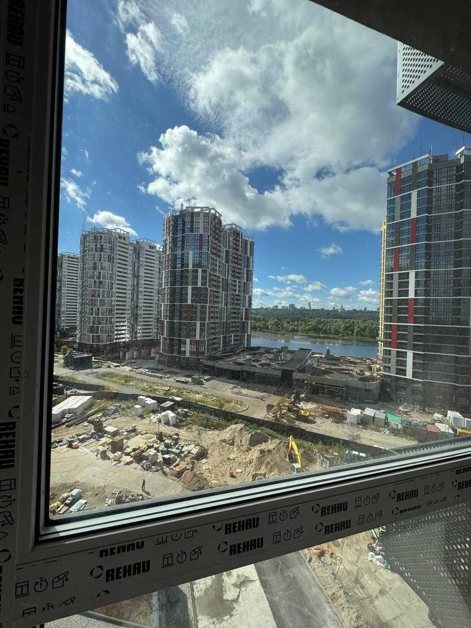 Продаж 1-к квартири з видом на Дніпро ЖК Русанівська Гавань