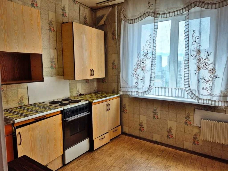 Продам 2-кімнатну квартиру на Позняках, вул. Ахматової,вул.