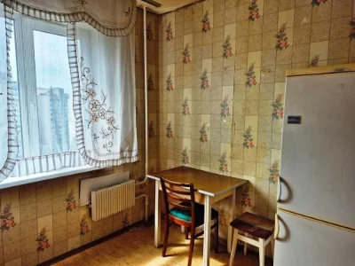 Продам 2-кімнатну квартиру на Позняках, вул. Ахматової,вул.