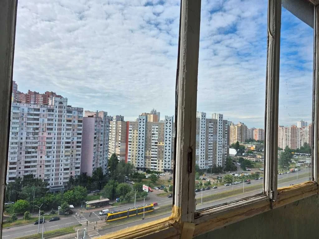 Продам 2-кімнатну квартиру на Позняках, вул. Ахматової,вул.