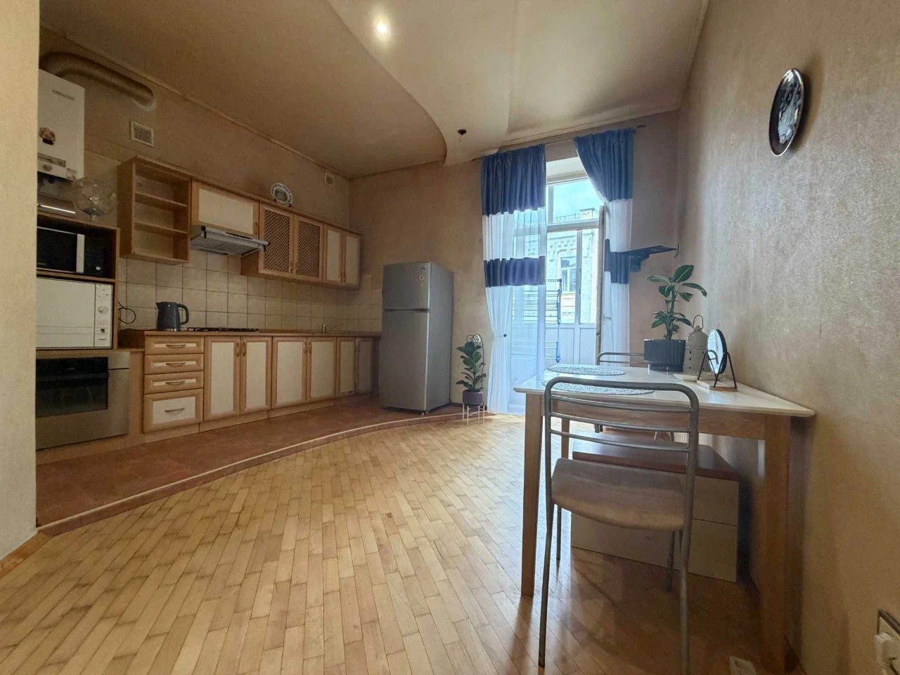 Продаж 2к квартири, Саксаганського 70б, Центр.