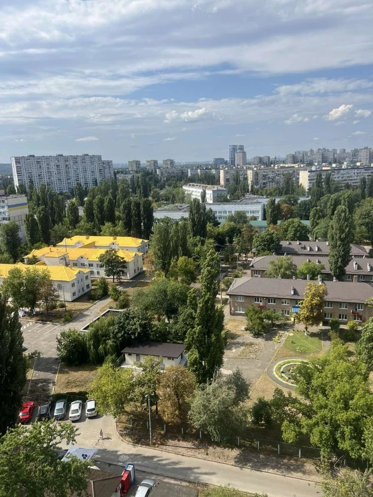 Ентузіастів 13 Русанівка 3кімнатна квартира з ремонтом серед