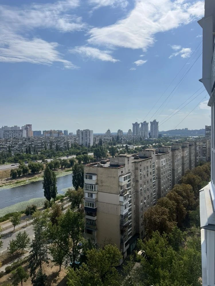 Ентузіастів 13 Русанівка 3кімнатна квартира з ремонтом серед