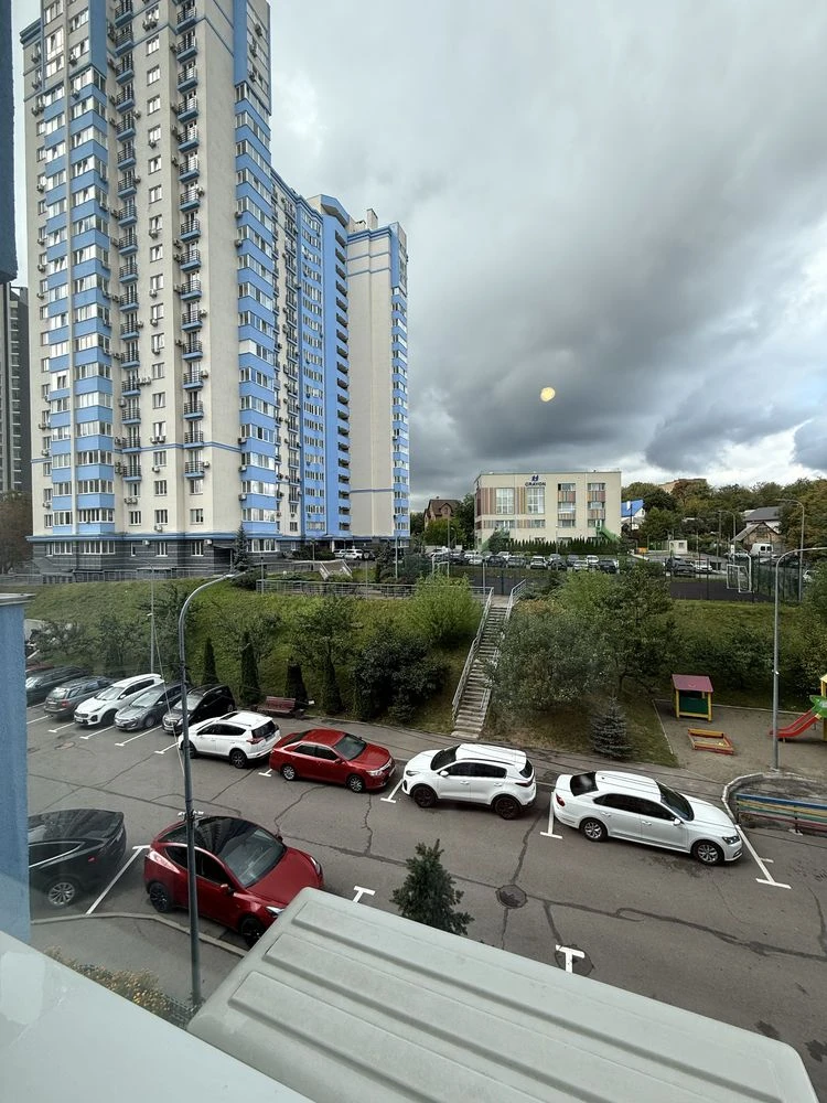 Без комісії Деміївька 14 затишна квартира з ремонтом. Голосі