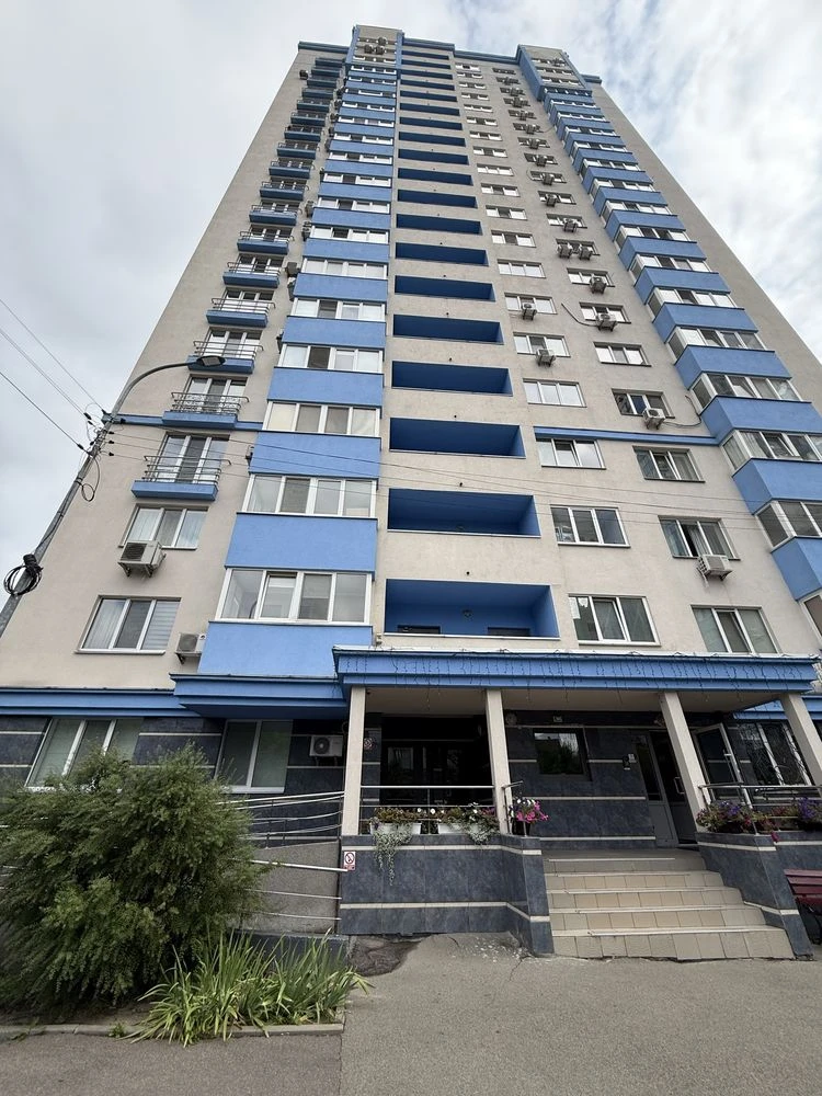 Без комісії Деміївька 14 затишна квартира з ремонтом. Голосі