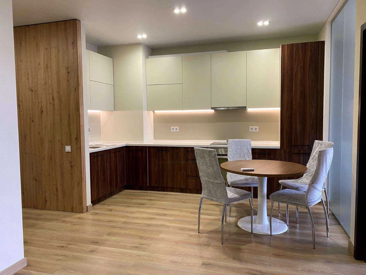 Продам 2-кімн. Бойчука Михайла вул. 41б, 68 м.кв