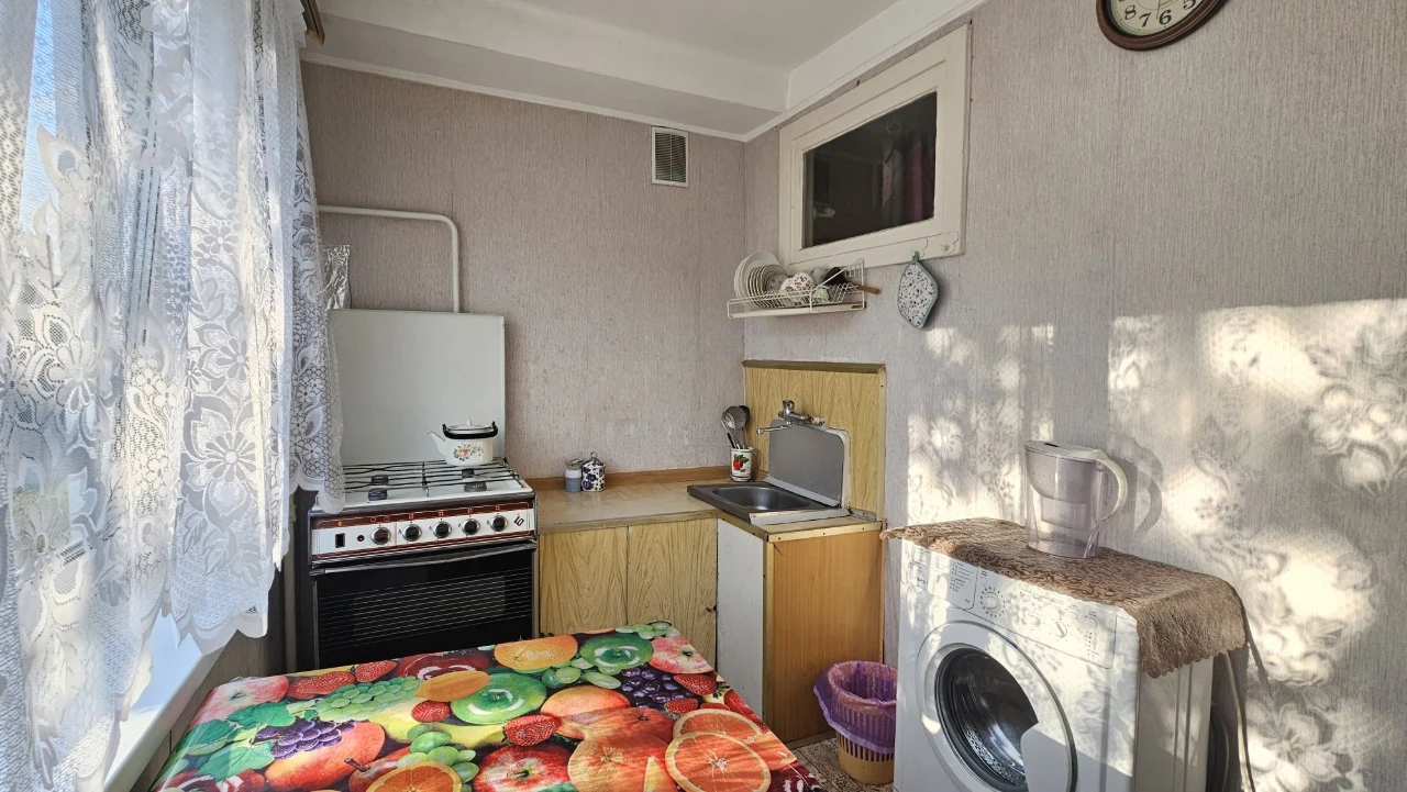 Продаж 2к квартири, метро Лівобережна, Воскресенський пр, 18