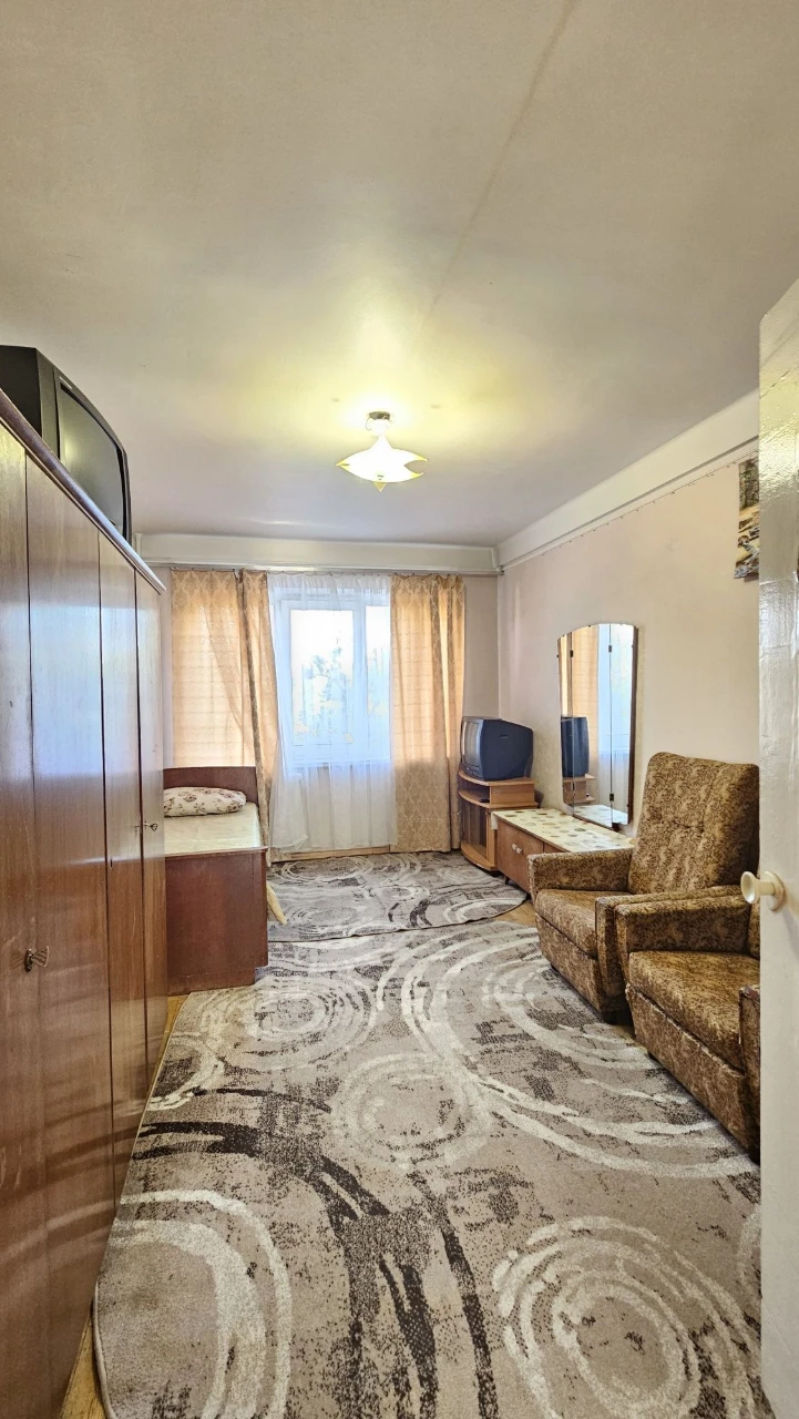 Продаж 2к квартири, метро Лівобережна, Воскресенський пр, 18