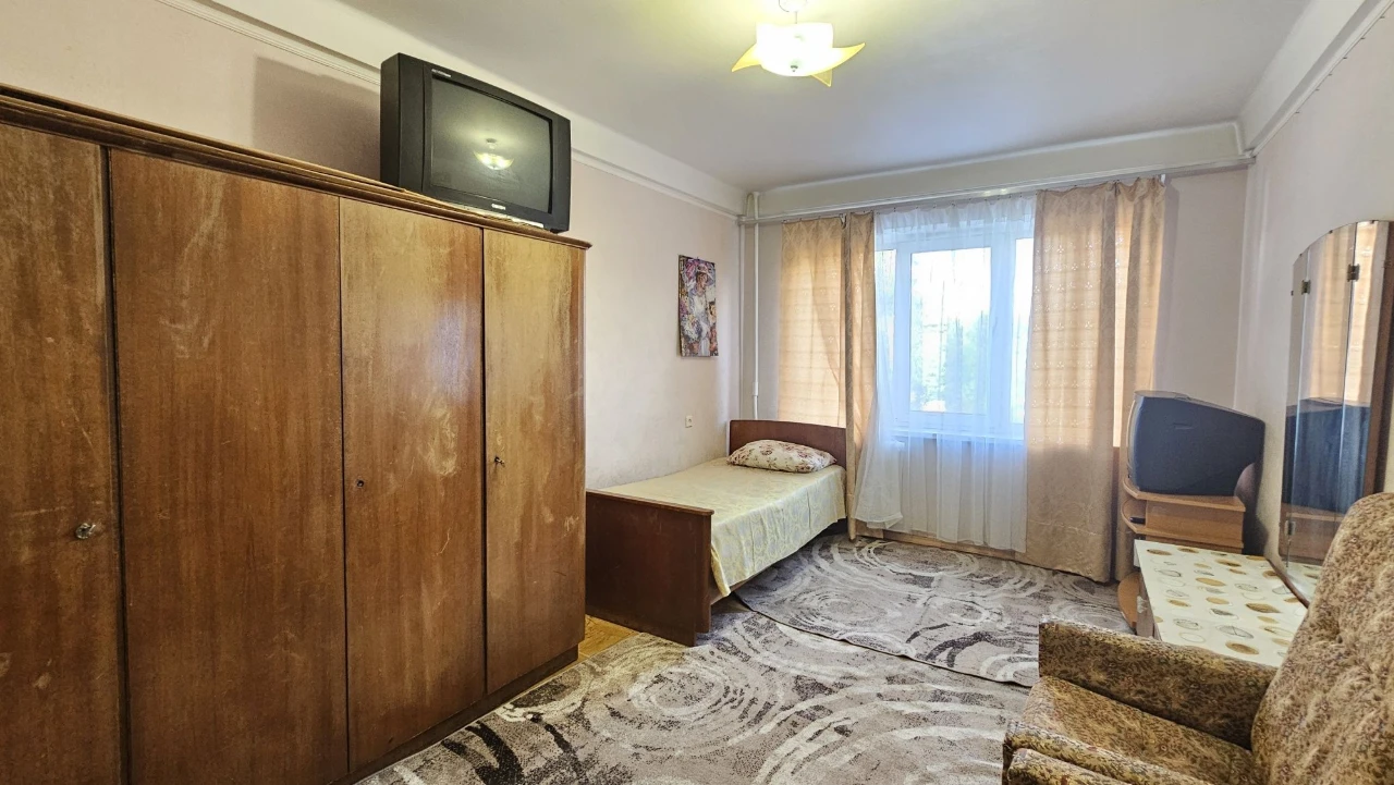 Продаж 2к квартири, метро Лівобережна, Воскресенський пр, 18