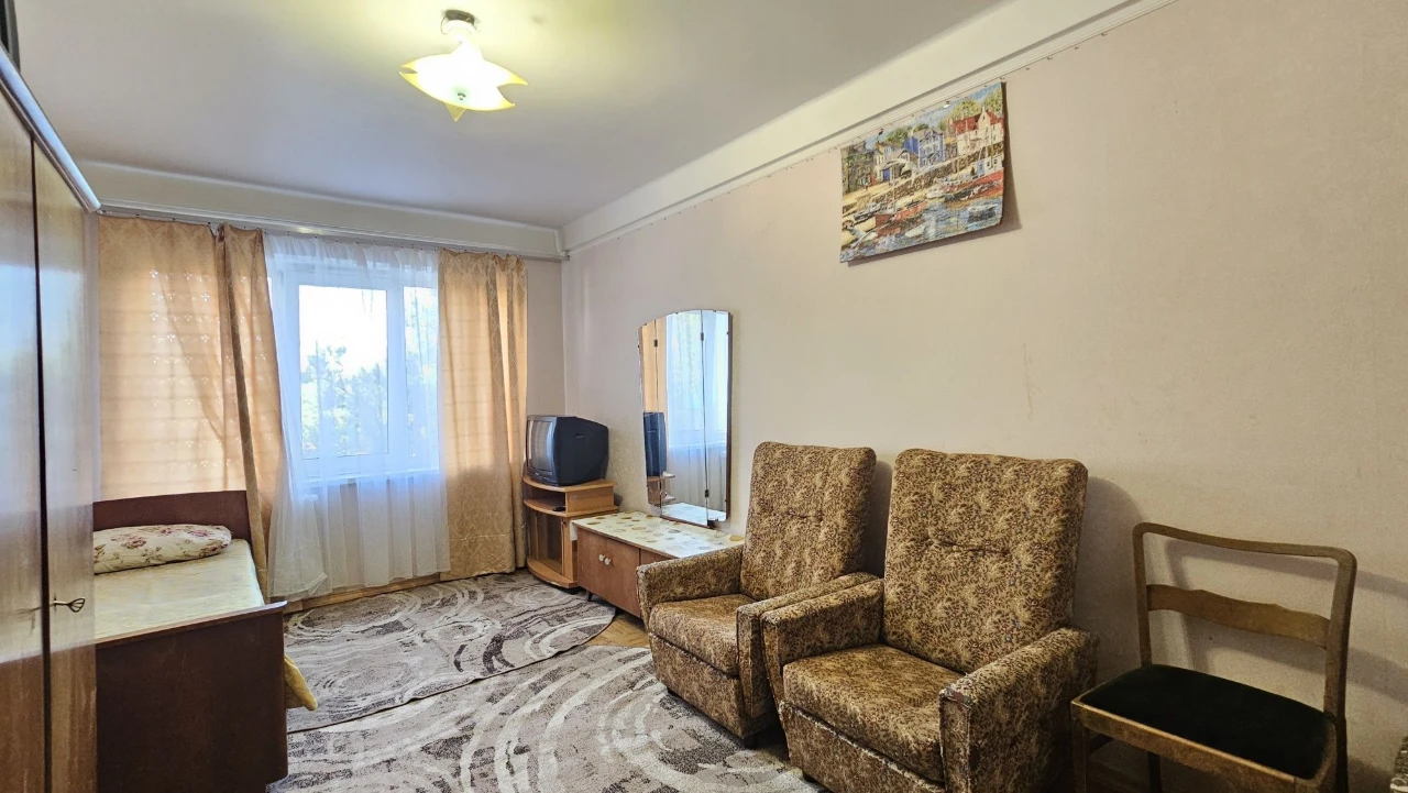 Продаж 2к квартири, метро Лівобережна, Воскресенський пр, 18