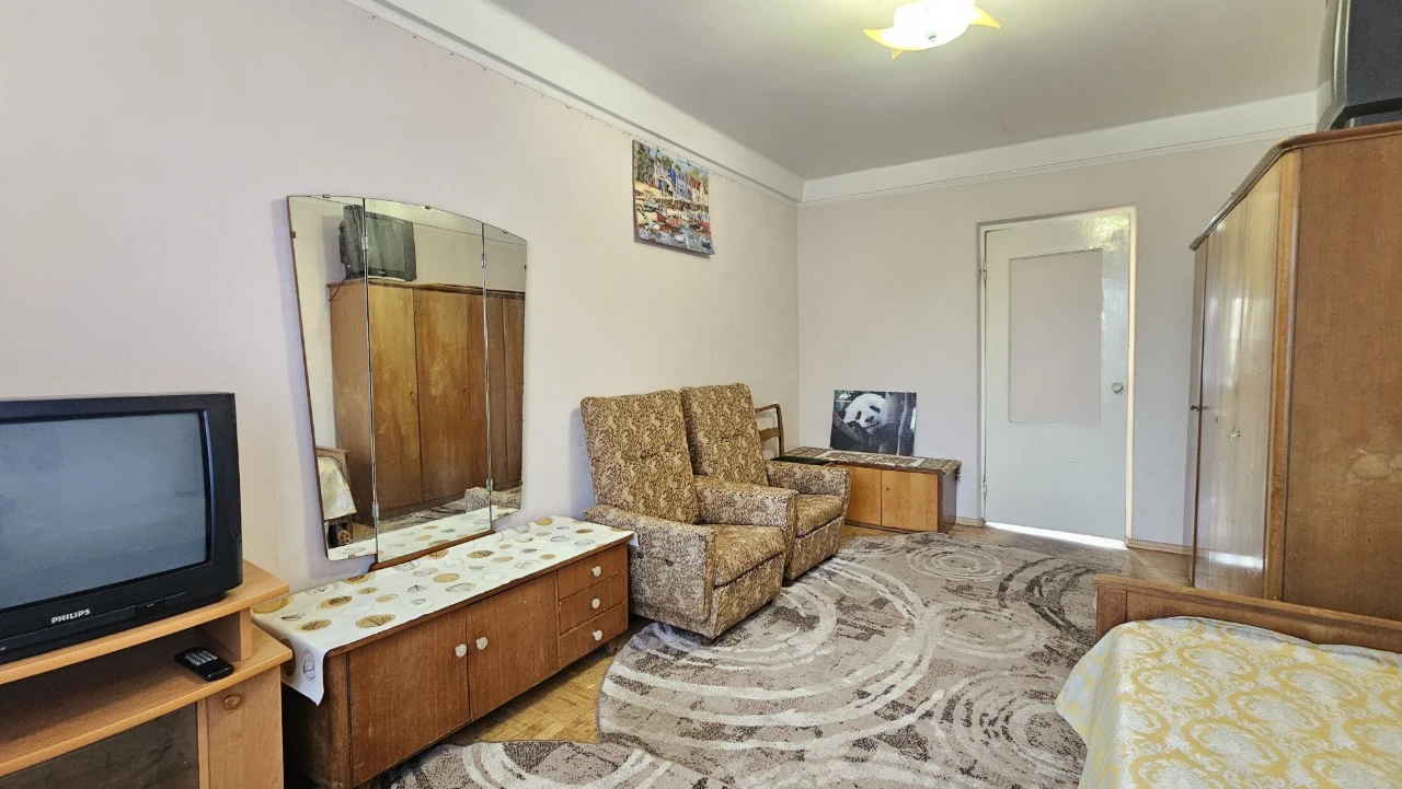 Продаж 2к квартири, метро Лівобережна, Воскресенський пр, 18