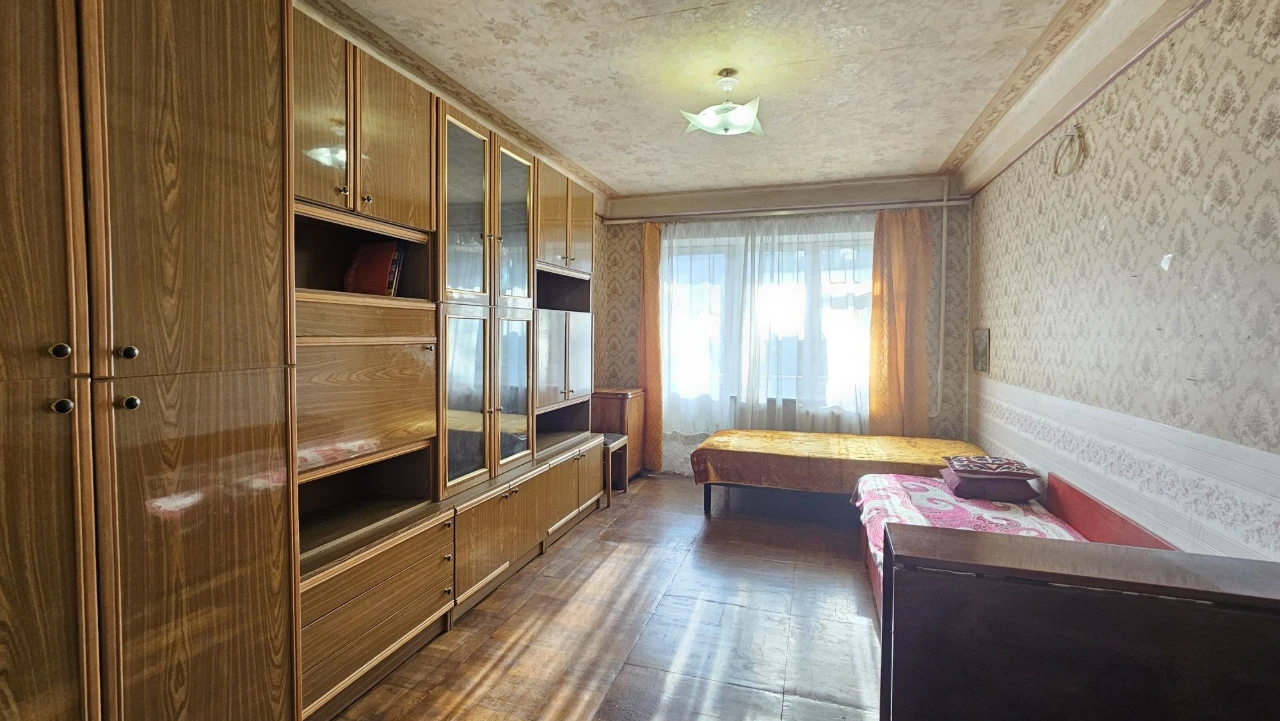 Продаж 2к квартири, метро Лівобережна, Воскресенський пр, 18